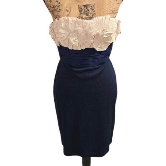 BCBGMaxazria Blue Floral Appliqué Strapless Carbon Bodycon Dress Size 2 New $278 - Picture 4 of 13